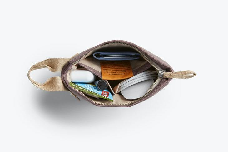 Bellroy Neszeszer Bellroy Standing Pouch - Gumnut
